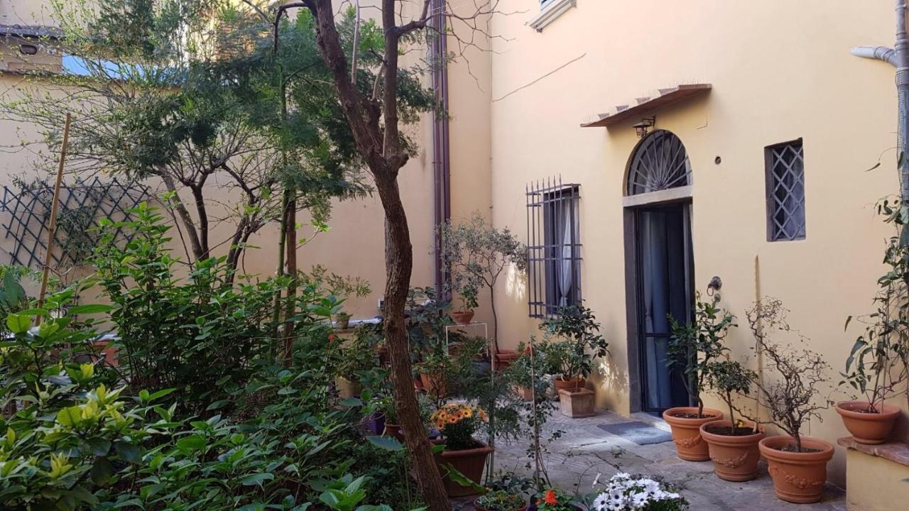 Cynthia'S Garden - Apartment With Private Garden In Santa Croce Firenze Esterno foto