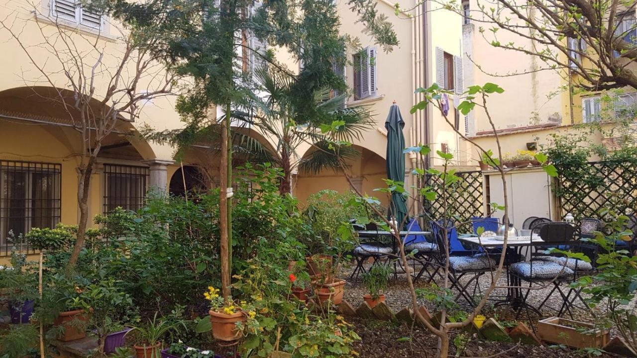Cynthia'S Garden - Apartment With Private Garden In Santa Croce Firenze Esterno foto