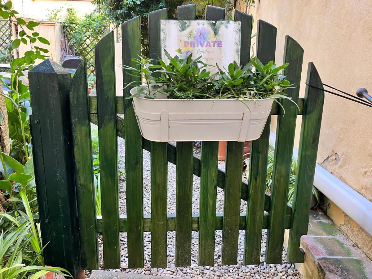 Cynthia'S Garden - Apartment With Private Garden In Santa Croce Firenze Esterno foto